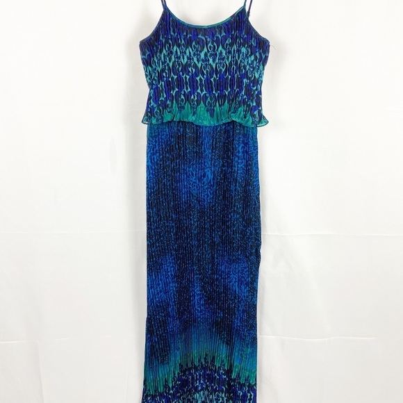 Romeo & Juliet Couture Dresses & Skirts - ROMEO & JULIET Blue Animal Print Maxi Dress